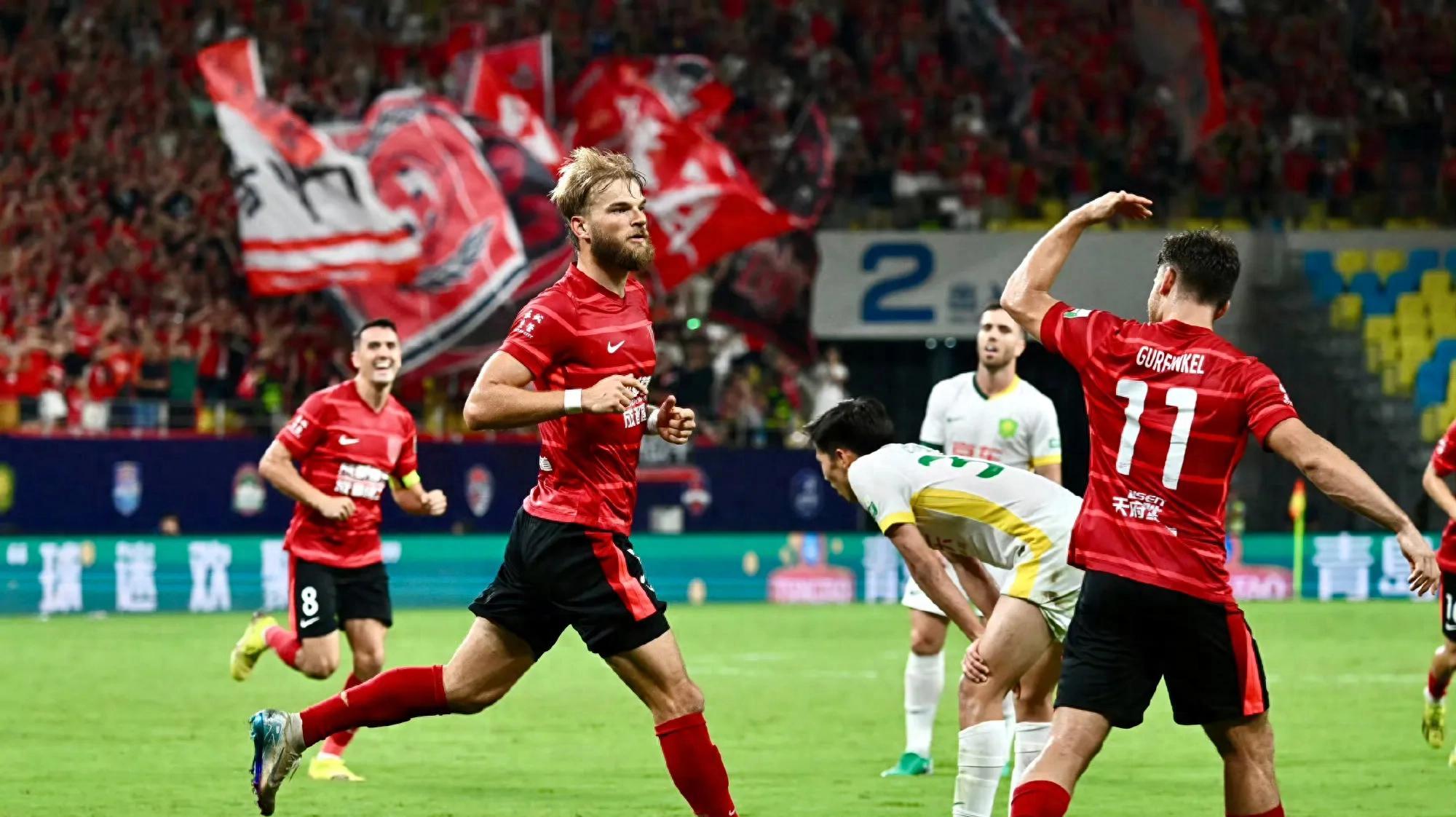 包含中超赛后走向成谜；切尔西主帅复盘；赛场秩序良好；资深球员宣示担当的词条