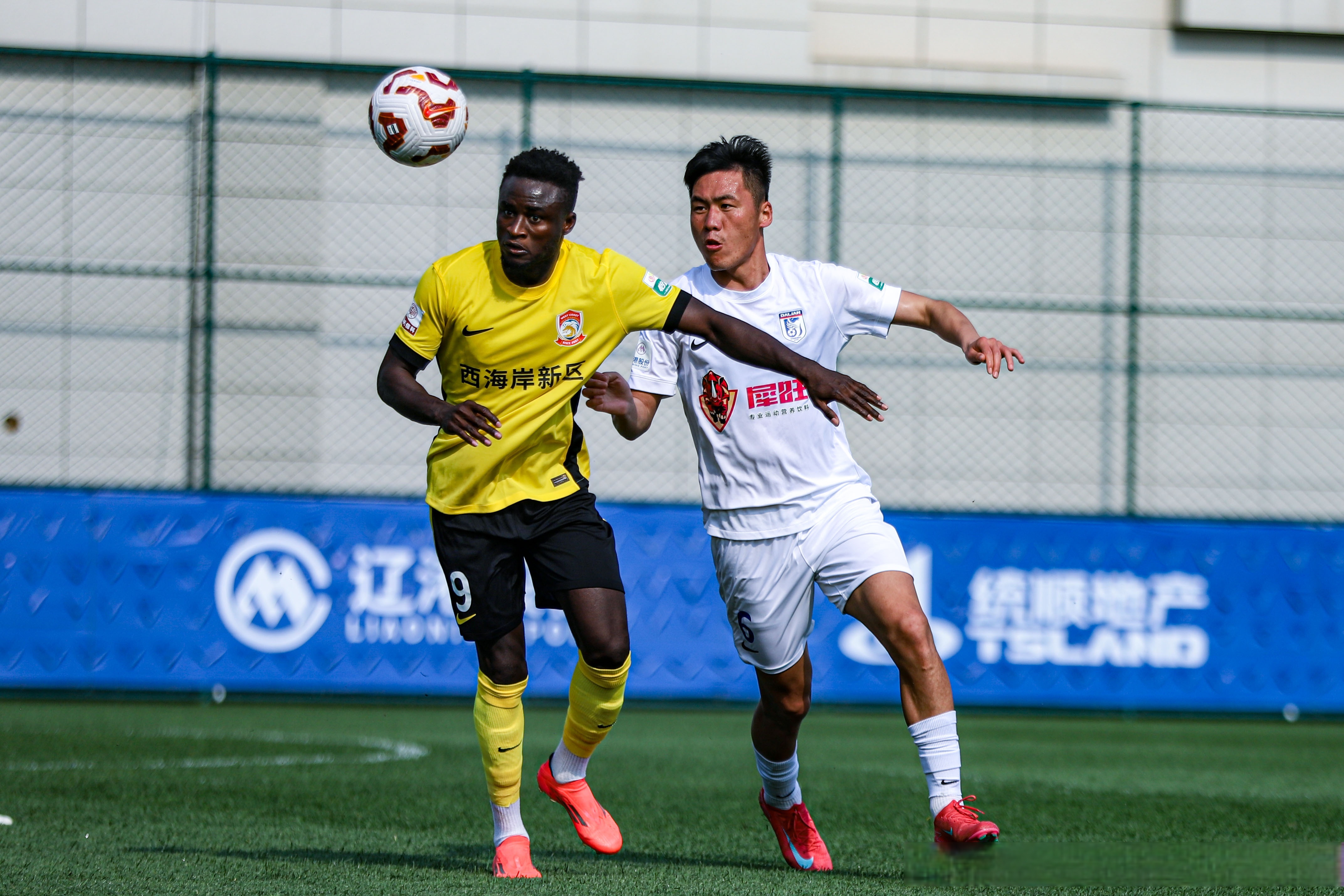 包含上海海港训练开放日，今晨手感冰凉引欢呼，西甲在即，心理建设被强调的词条华体会入口