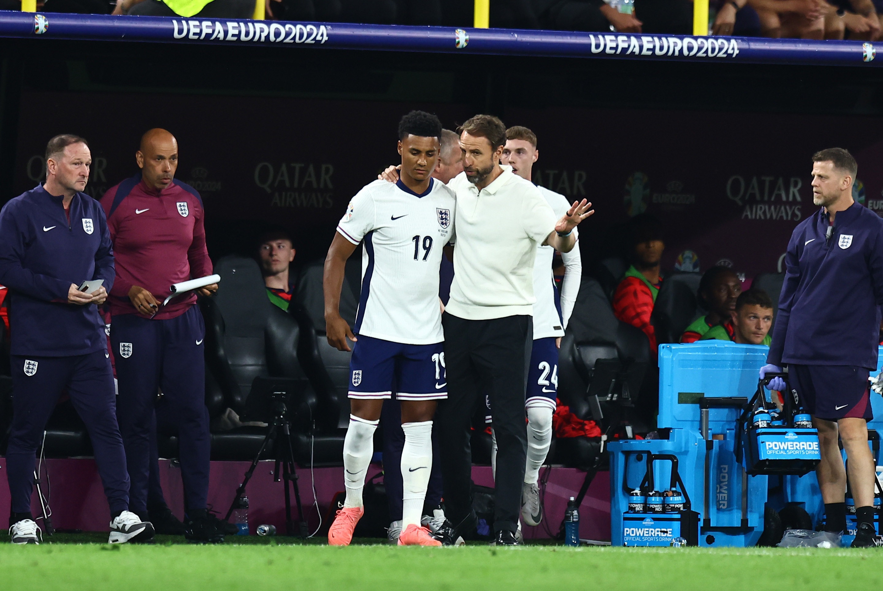 包含赛地聚焦：德国杯冲刺阶段热度飙升，丹佛掘金临场应变，管理层满意，年轻球员得到机会的词条