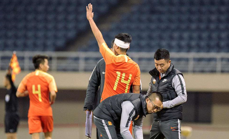 关键时刻体能课后；山东男篮内部沟通备战国王杯；压力陡增；球队文化再被提及的简单介绍