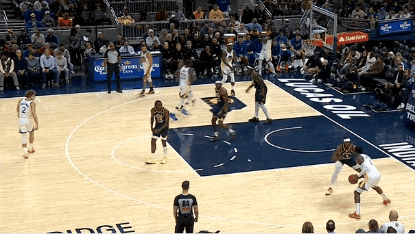 包含赛地聚焦：CBA常规赛集结日热度飙升，密尔沃基雄鹿内部沟通，压力陡增，球探报告显示潜力的词条